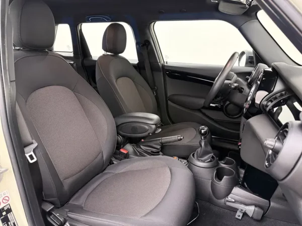 MINI 5-deurs 1.5 Cooper Business Edition