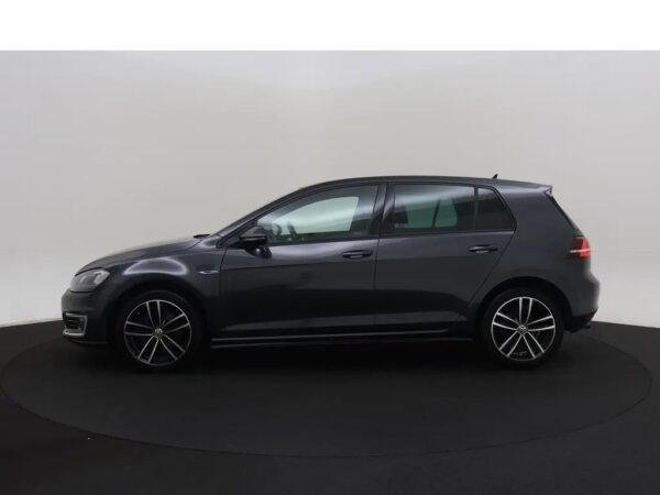 Volkswagen Golf 1.4 TSI GTE Connected Series