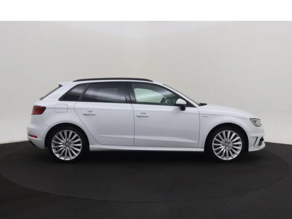 Photo 22 of 24 of WAUZZZ8V3FA168426 Audi A3 Sportback 1.4 e-tron PHEV Ambition Pro Line plus