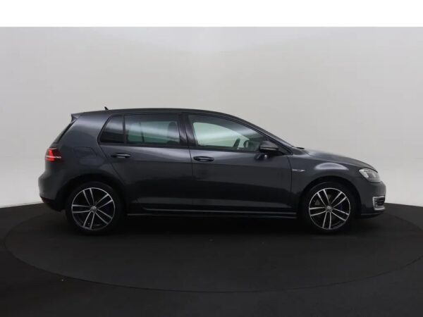 Volkswagen Golf 1.4 TSI GTE Connected Series
