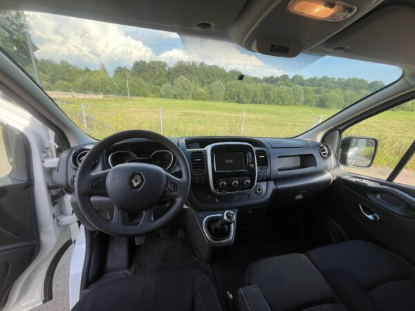 Photo 22 of 28 of P-Renault-Trafic H1.L2 Grand confort 2.0 DCI 120cv-2021 Renault Trafic H1.L2 Grand confort 2.0 DCI 120cv