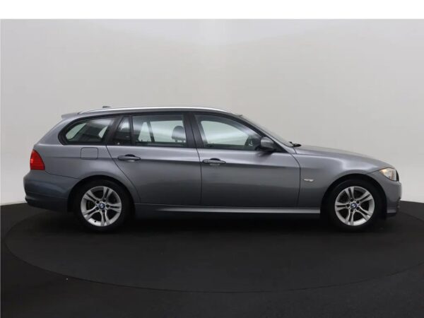 BMW 3 Serie Touring 318i Business Line AUT