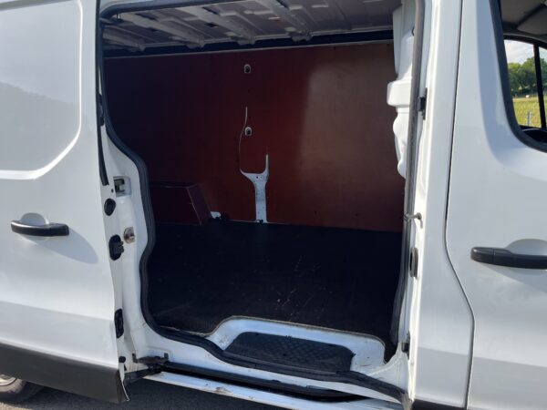 Photo 26 of 28 of P-Renault-Trafic H1.L2 Grand confort 2.0 DCI 120cv-2021 Renault Trafic H1.L2 Grand confort 2.0 DCI 120cv