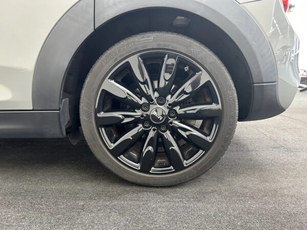 MINI 5-deurs 2.0 Cooper S Aut. Chili Serious Business Nav