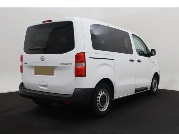 Photo 3 of 21 of YARVAYHVKGZ165374 Toyota Proace Shuttle 1.5 D-4D Cool Comfort Compact