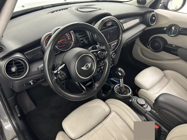 MINI 5-deurs 2.0 Cooper S Aut. Chili Serious Business Nav