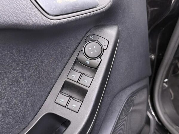 Photo 5 of 24 of WF0JXXGAHJNY06103 Ford Fiesta 1.0 EcoBoost Hybrid Titanium