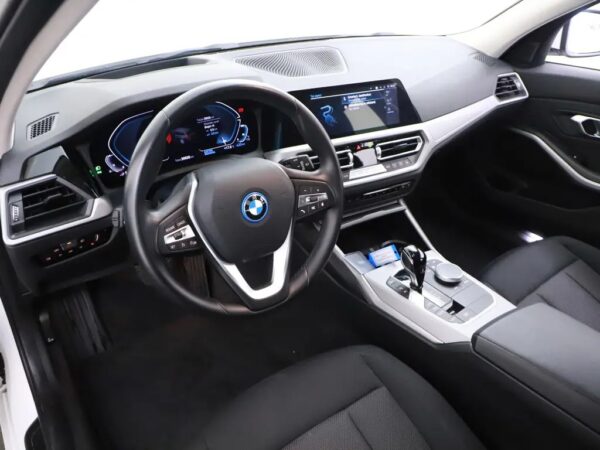 BMW 3 Serie Touring 330e High Executive