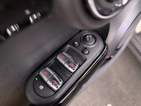 MINI 5-deurs 1.5 Cooper Business Edition