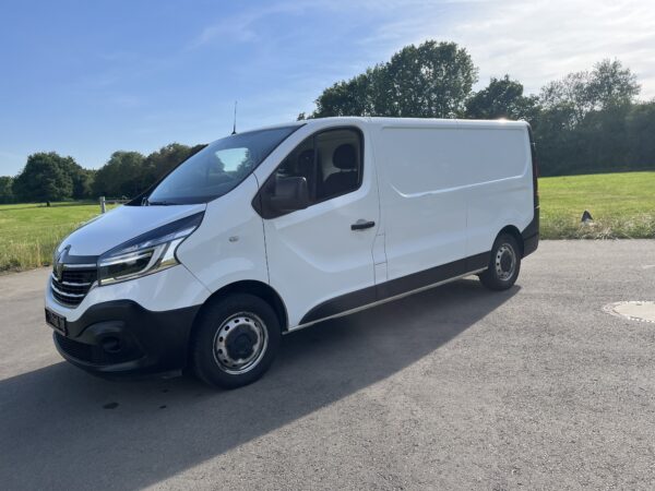Photo 5 of 28 of P-Renault-Trafic H1.L2 Grand confort 2.0 DCI 120cv-2021 Renault Trafic H1.L2 Grand confort 2.0 DCI 120cv