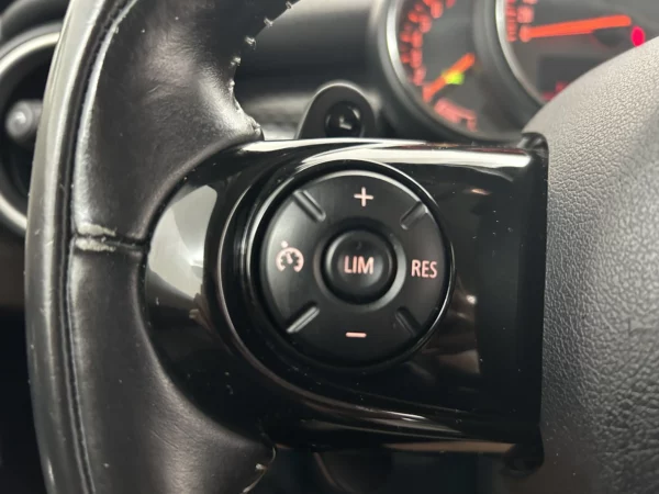 MINI 5-deurs 2.0 Cooper S Aut. Chili Serious Business Nav