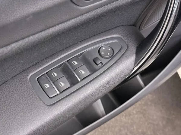 Photo 6 of 23 of WBA2R110505D67529 BMW 1-serie 116i Edition Sport Line Shadow Executive