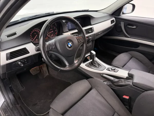 BMW 3 Serie Touring 318i Business Line AUT