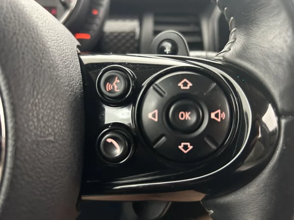 MINI 5-deurs 2.0 Cooper S Aut. Chili Serious Business Nav