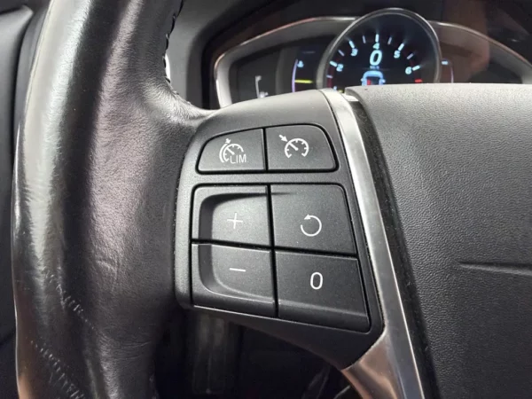 Photo 7 of 23 of YV1FS45HBE2309207 Volvo S60 1.6 T3 Momentum Aut. Leder