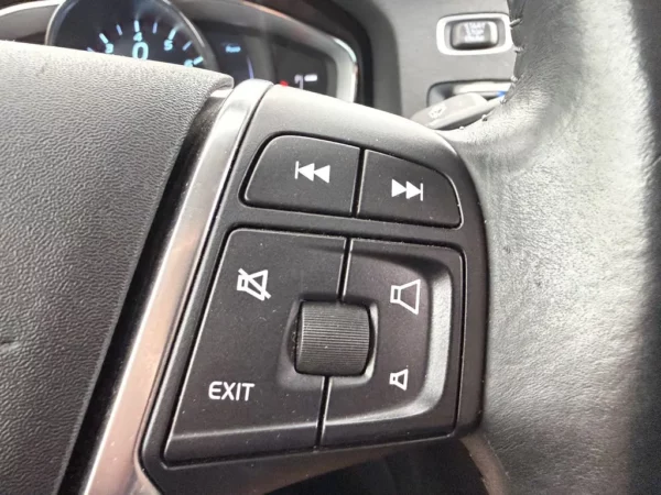 Photo 8 of 23 of YV1FS45HBE2309207 Volvo S60 1.6 T3 Momentum Aut. Leder