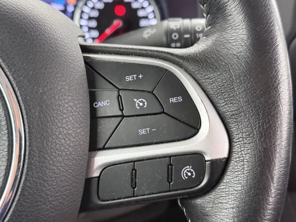 Photo 8 of 24 of 1C4BU0000FPC07725 Jeep Renegade 1.4 MultiAir Longitude Aut. Leder