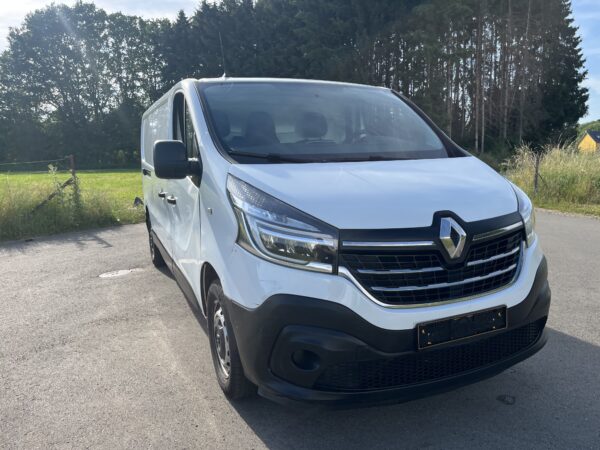 Photo 8 of 28 of P-Renault-Trafic H1.L2 Grand confort 2.0 DCI 120cv-2021 Renault Trafic H1.L2 Grand confort 2.0 DCI 120cv