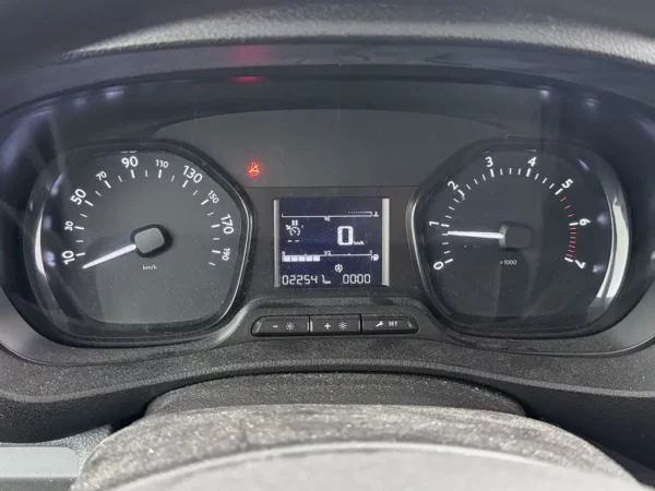 Photo 9 of 21 of YARVAYHVKGZ165374 Toyota Proace Shuttle 1.5 D-4D Cool Comfort Compact