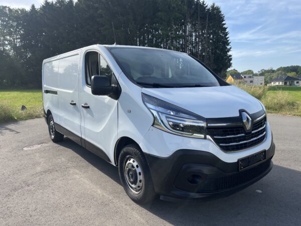 Photo 9 of 28 of P-Renault-Trafic H1.L2 Grand confort 2.0 DCI 120cv-2021 Renault Trafic H1.L2 Grand confort 2.0 DCI 120cv