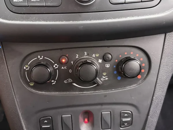 Photo 10 of 21 of UU17SDA1554998820 Dacia Logan MCV 0.9 TCe S&S Robust