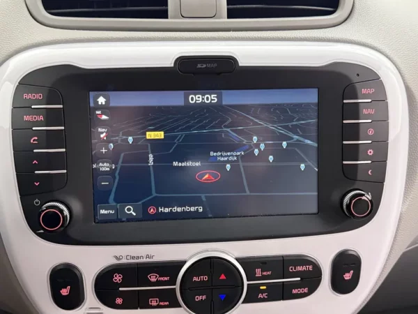 Photo 10 of 25 of KNAJX81EFG7014985 Kia Soul EV ExecutiveLine 27 kWh