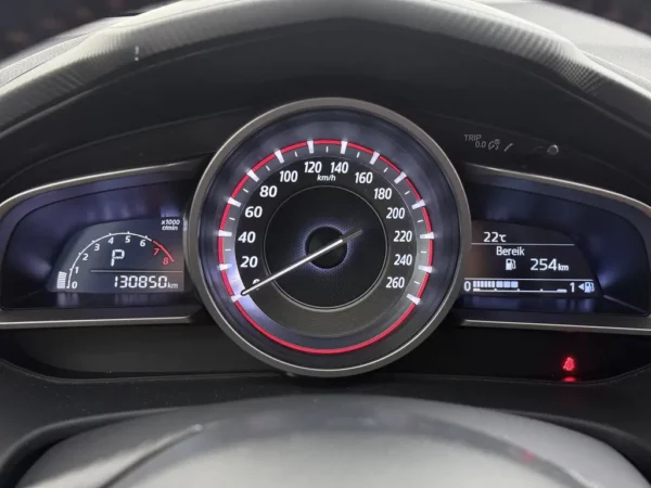 Photo 11 of 24 of JMZBM546811118317 Mazda 3 2.0 TS+ Aut.