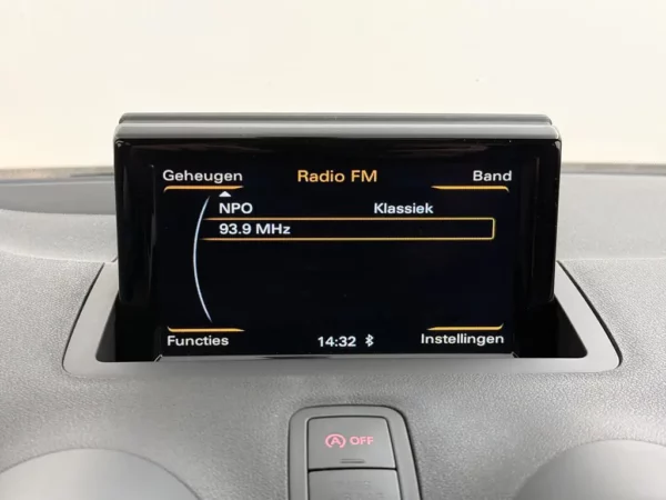 Photo 11 of 24 of WAUZZZ8X5GB017407 Audi A1 1.0 TFSI S-Tronic