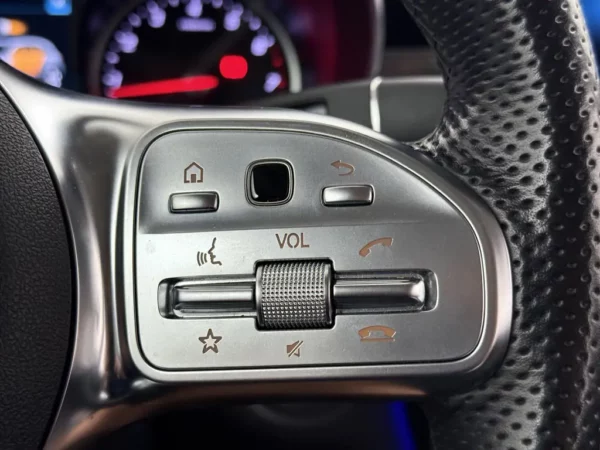 Photo 11 of 29 of WDC2539811V230890 Mercedes-Benz GLC 200 4MATIC Business Solution AMG