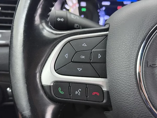 Photo 11 of 31 of ZACNJDEWXLPR03372 Jeep Compass 4xe 240 Plug-in Hybrid Electric
