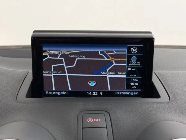 Photo 12 of 24 of WAUZZZ8X5GB017407 Audi A1 1.0 TFSI S-Tronic