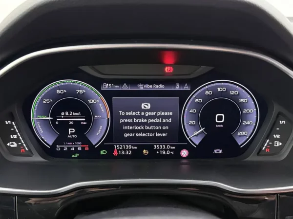 Photo 12 of 29 of WAUZZZF36M1124824 Audi Q3 45 TFSI e S edition