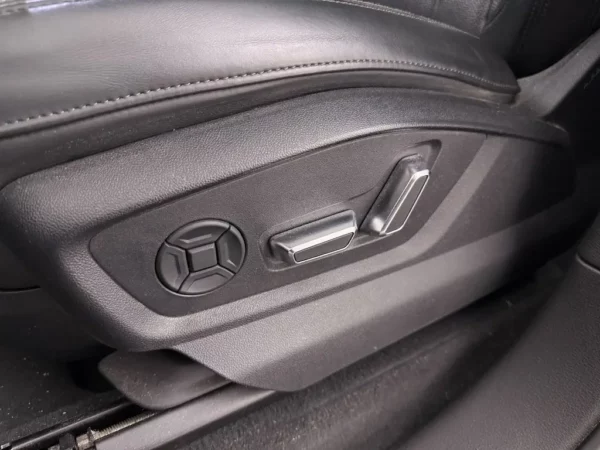 Photo 12 of 34 of WAUZZZ4M9MD013937 Audi Q7 55 TFSI e quattro Pro Line Plus