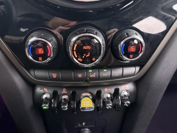 Photo 13 of 25 of WMW21BS0003M42027 MINI Countryman 1.5 Cooper S Automaat E ALL4 Chili