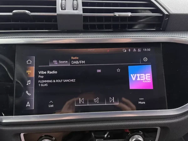 Photo 13 of 29 of WAUZZZF36M1124824 Audi Q3 45 TFSI e S edition