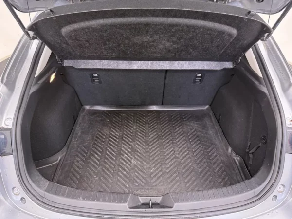 Photo 15 of 24 of JMZBM546811118317 Mazda 3 2.0 TS+ Aut.