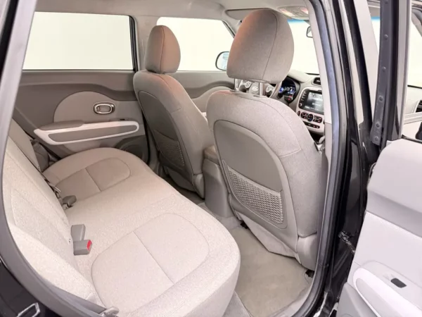 Photo 15 of 25 of KNAJX81EFG7014985 Kia Soul EV ExecutiveLine 27 kWh