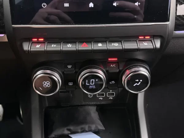 Photo 15 of 28 of VF1RJL000UC373287 Renault Arkana 1.6 E-Tech hybrid 145 E-Tech