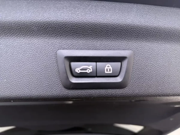 Photo 16 of 25 of WMW21BS0003M42027 MINI Countryman 1.5 Cooper S Automaat E ALL4 Chili