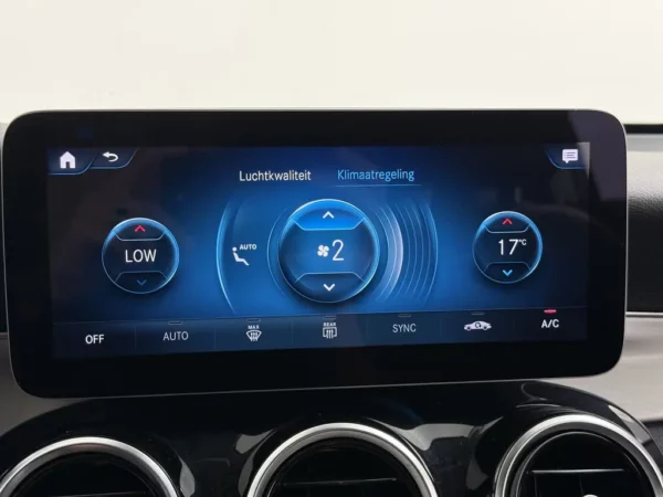 Photo 16 of 29 of WDC2539811V230890 Mercedes-Benz GLC 200 4MATIC Business Solution AMG