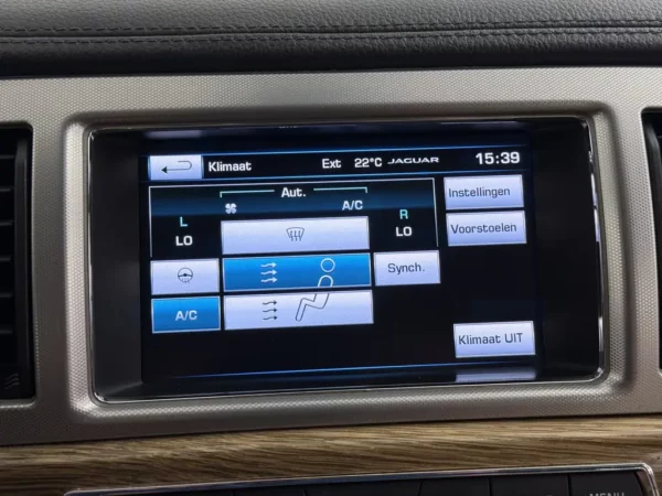 Photo 16 of 30 of SAJAA01T2FDU79681 Jaguar XF Sportbrake 2.2D AUT.