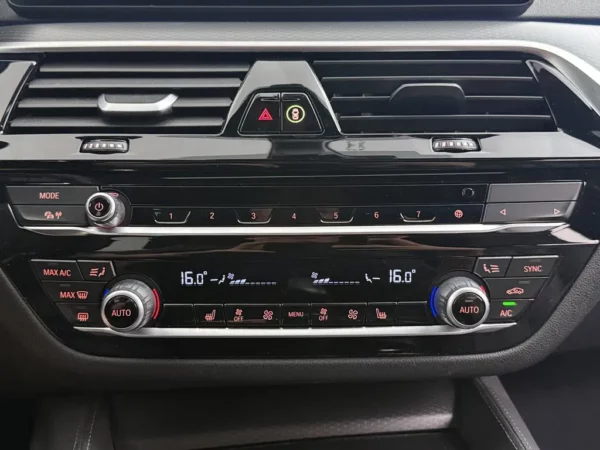 Photo 16 of 30 of WBA11CG020CK19014 BMW 5 Serie Touring 530e Business Edition Plus