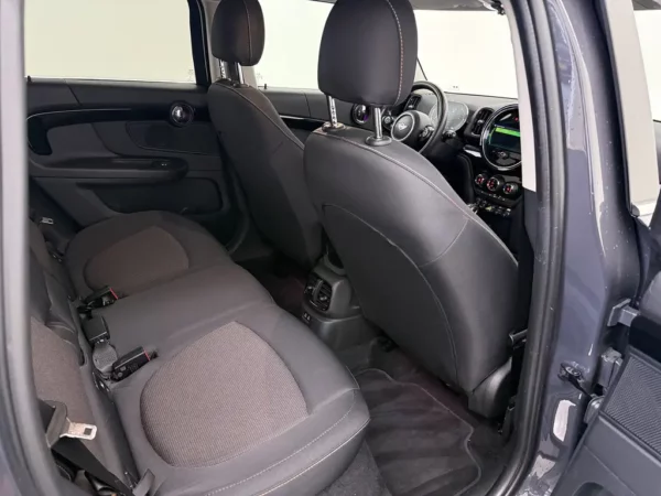 Photo 17 of 25 of WMW21BS0003M42027 MINI Countryman 1.5 Cooper S Automaat E ALL4 Chili