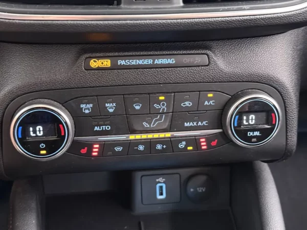 Ford FOCUS Wagon 1.0 EcoBoost Titanium Business