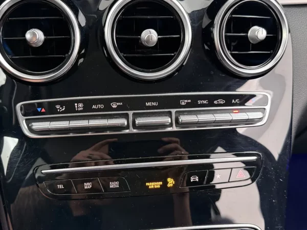 Photo 17 of 29 of WDC2539811V230890 Mercedes-Benz GLC 200 4MATIC Business Solution AMG