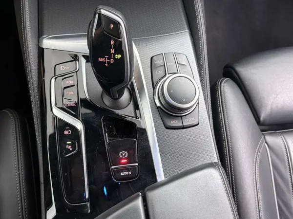 Photo 17 of 30 of WBA11CG020CK19014 BMW 5 Serie Touring 530e Business Edition Plus