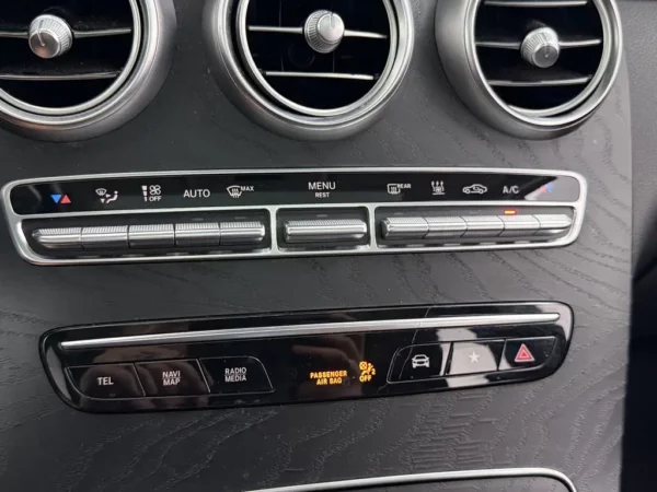 Photo 17 of 32 of W1N2539531V290493 Mercedes-Benz GLC 300e 4MATIC Premium Plus