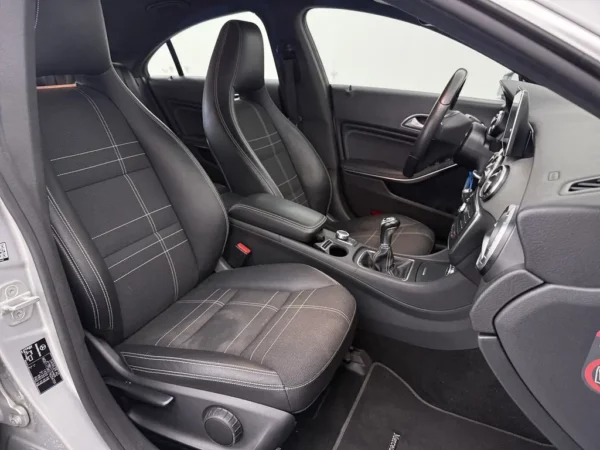Photo 18 of 24 of WDD1173421N254709 Mercedes-Benz CLA-Klasse 180 Ambition