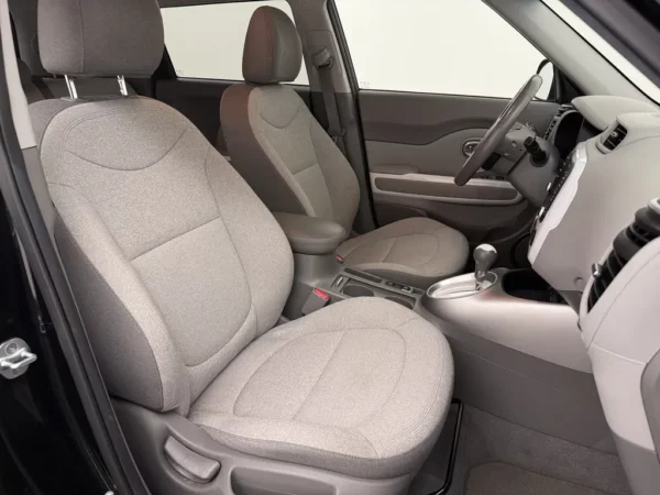 Photo 18 of 25 of KNAJX81EFG7014985 Kia Soul EV ExecutiveLine 27 kWh