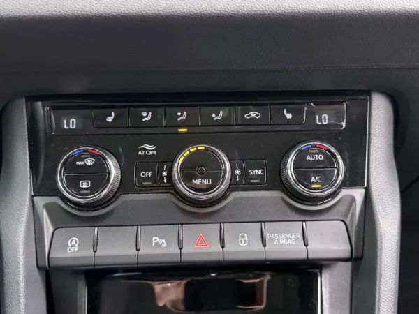 Photo 18 of 30 of TMBJP7NU6J2025916 Skoda Karoq 1.0 TSI Style